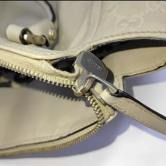 Gucci GG Signature Abbey Tote - Picture 13 of 16